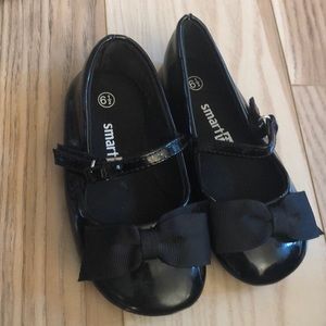 Black patented leather Mary Janes w/ bows